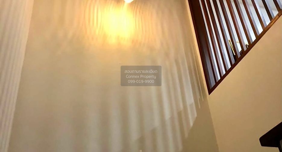 Casa adosada en venta de 3 habitaciones en Huai Khwang, Bangkok
