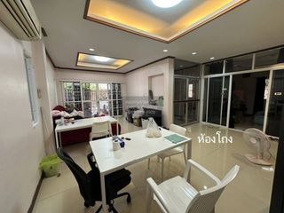 Haus zum Kauf mit 9 Zimmer in Chom Thong, Bangkok