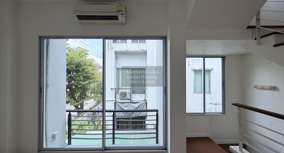 For sale 3 bedrooms townhouse in Prawet, Bangkok