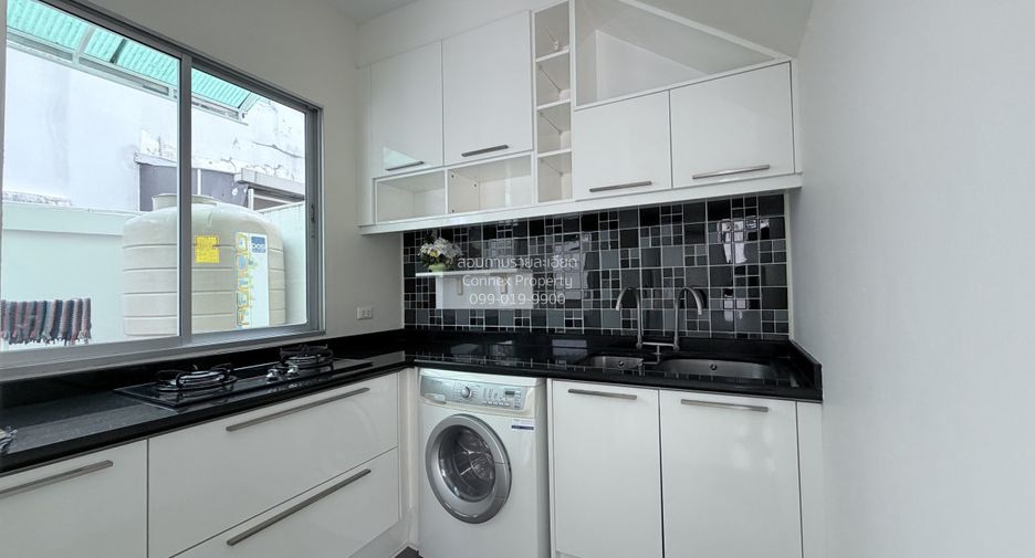 For sale 3 bedrooms townhouse in Prawet, Bangkok