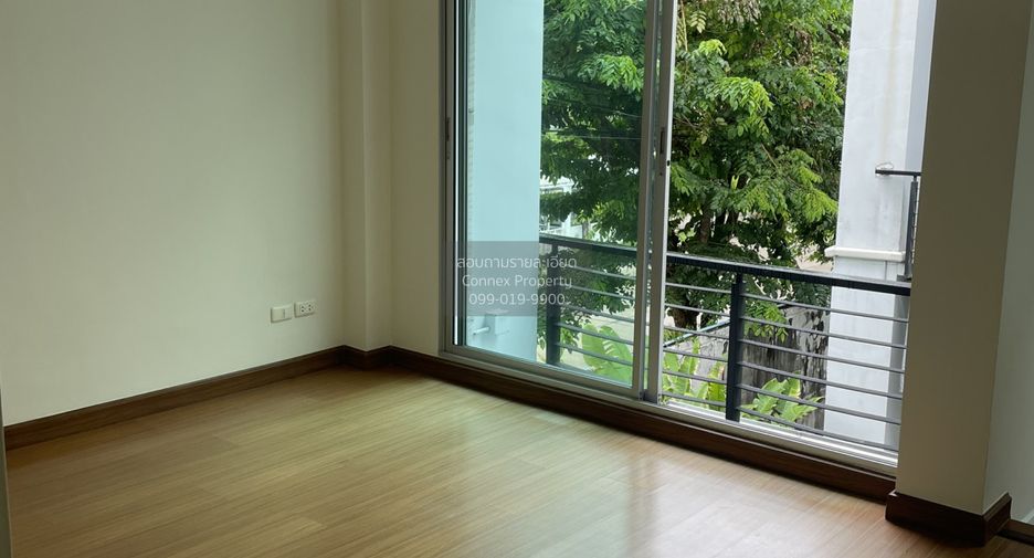 For sale 3 bedrooms townhouse in Prawet, Bangkok