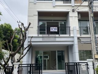 For sale 3 bedrooms townhouse in Prawet, Bangkok