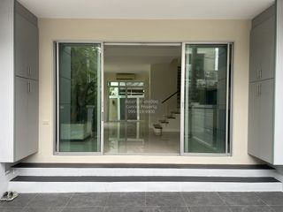 For sale 3 bedrooms townhouse in Prawet, Bangkok