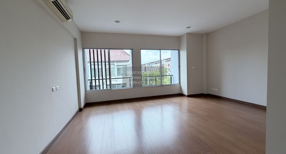 For sale 3 bedrooms townhouse in Prawet, Bangkok