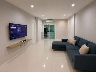 Casa adosada en venta de 3 habitaciones en Sai Mai, Bangkok