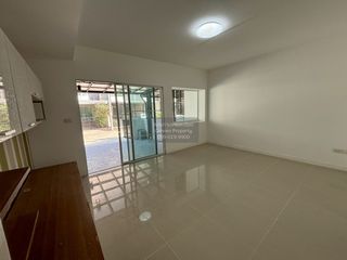 Casa adosada en venta de 2 habitaciones en Bang Khun Thian, Bangkok
