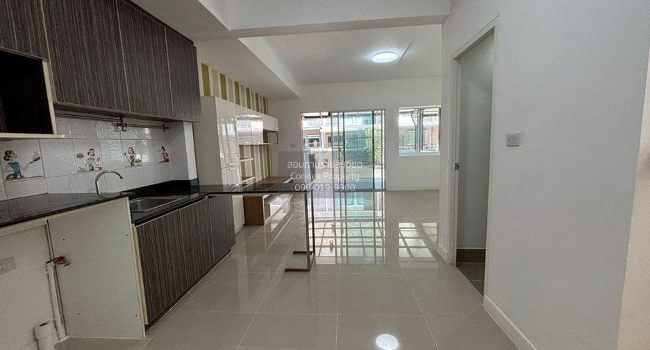 Casa adosada en venta de 2 habitaciones en Bang Khun Thian, Bangkok