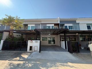 Casa adosada en venta de 2 habitaciones en Bang Khun Thian, Bangkok