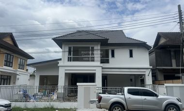 Casa en venta de 4 habitaciones en Lat Phrao, Bangkok
