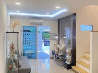 À vendre 4 chambres maison de ville à Mueang Nonthaburi, Nonthaburi
