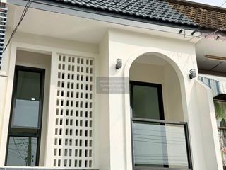 Casa adosada en venta de 2 habitaciones en Chatuchak, Bangkok