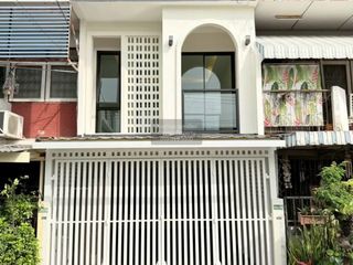 Casa adosada en venta de 2 habitaciones en Chatuchak, Bangkok