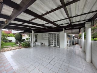 Haus zum Kauf mit 3 Zimmer in Taling Chan, Bangkok
