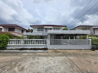 Haus zum Kauf mit 3 Zimmer in Taling Chan, Bangkok