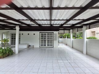 Haus zum Kauf mit 3 Zimmer in Taling Chan, Bangkok