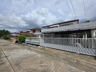 Haus zum Kauf mit 3 Zimmer in Taling Chan, Bangkok