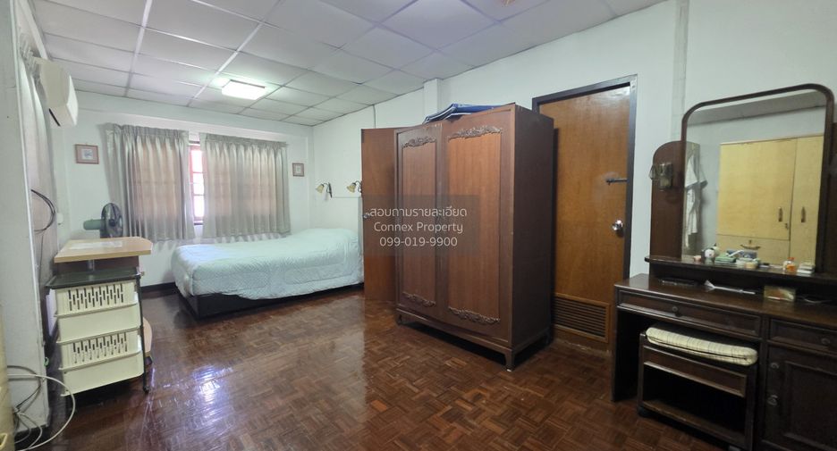 Haus zum Kauf mit 3 Zimmer in Taling Chan, Bangkok