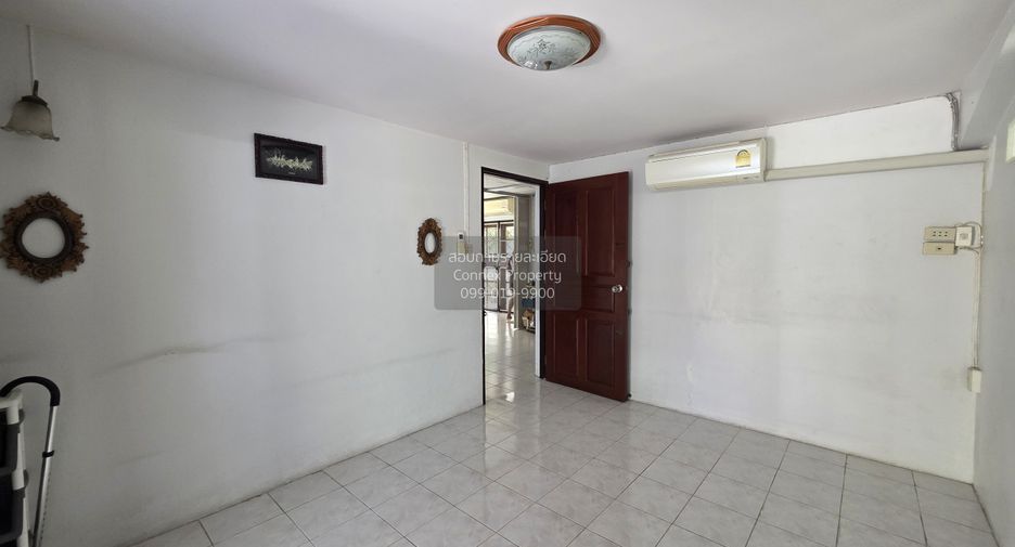 Haus zum Kauf mit 3 Zimmer in Taling Chan, Bangkok