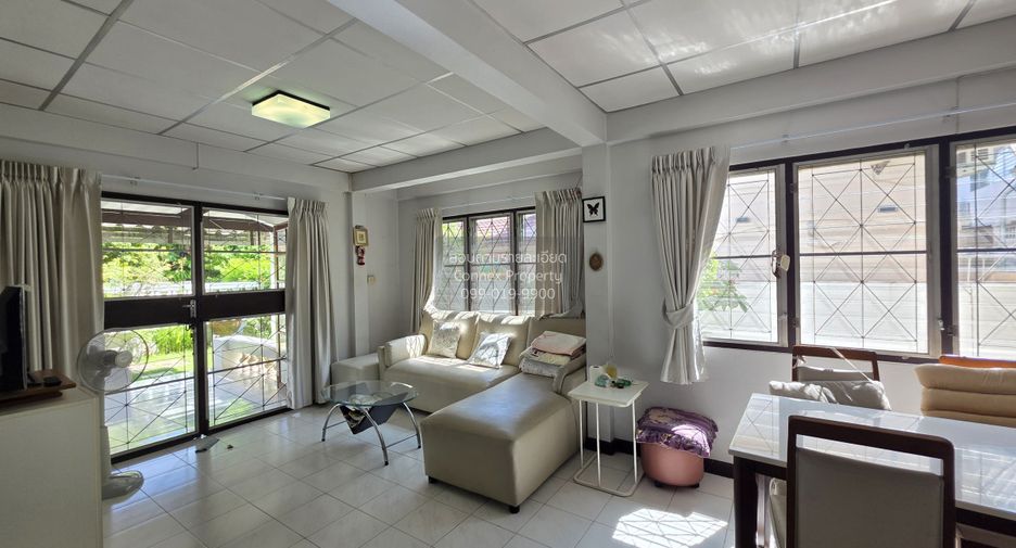 Haus zum Kauf mit 3 Zimmer in Taling Chan, Bangkok