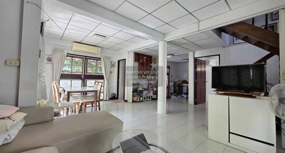 Haus zum Kauf mit 3 Zimmer in Taling Chan, Bangkok
