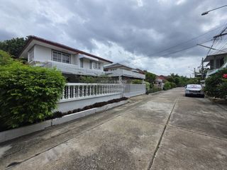 Haus zum Kauf mit 3 Zimmer in Taling Chan, Bangkok