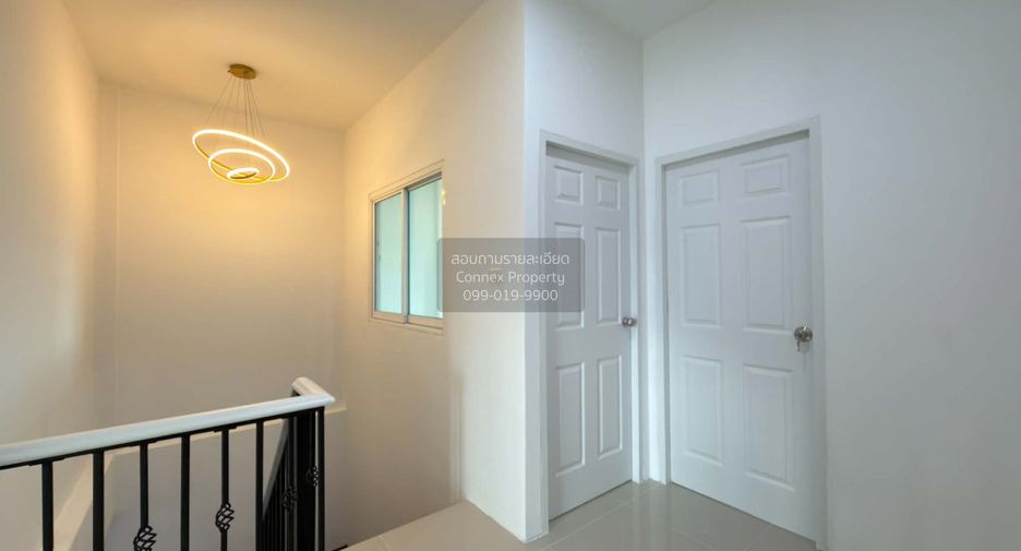Casa adosada en venta de 4 habitaciones en Bang Khae, Bangkok