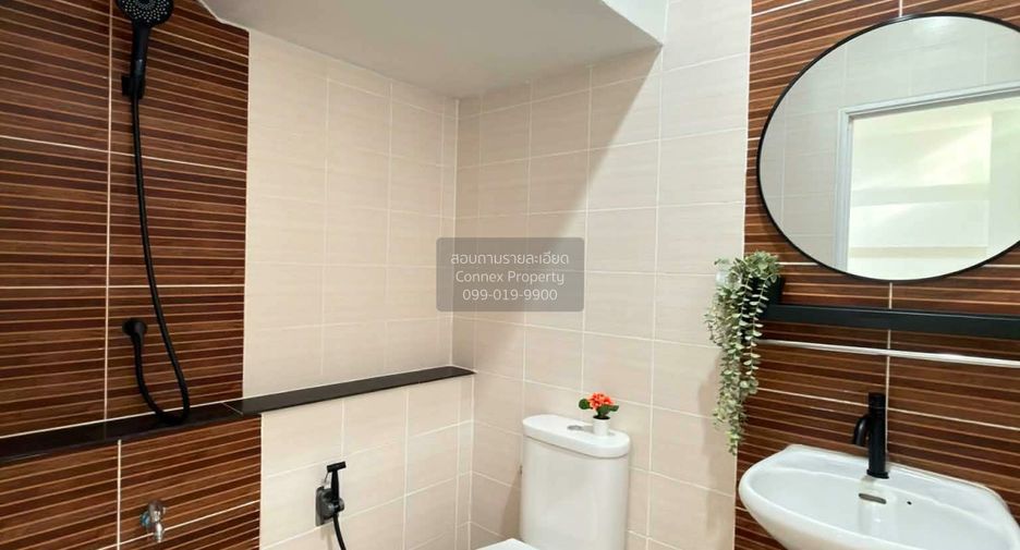 Casa adosada en venta de 4 habitaciones en Bang Khae, Bangkok