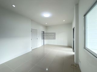 Casa adosada en venta de 4 habitaciones en Bang Khae, Bangkok
