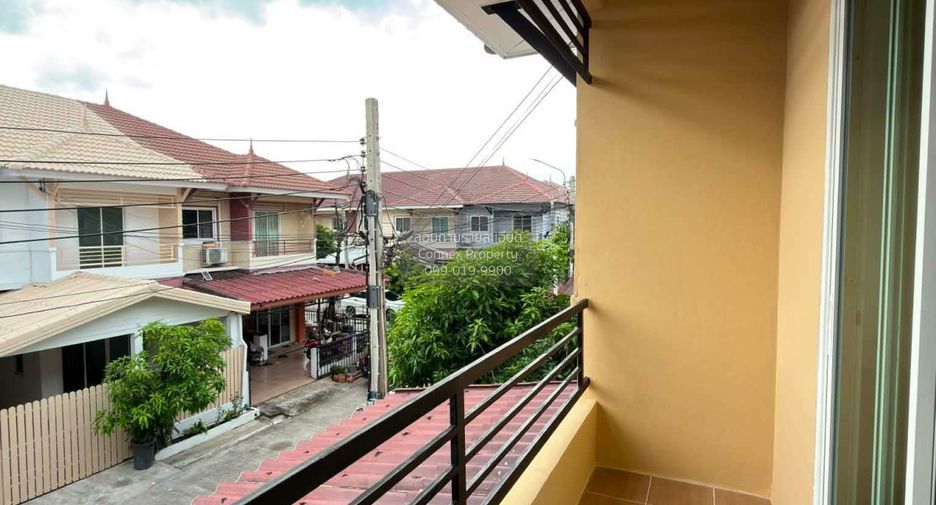 Casa adosada en venta de 4 habitaciones en Bang Khae, Bangkok