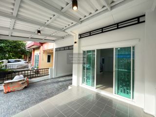 Casa adosada en venta de 4 habitaciones en Bang Khae, Bangkok