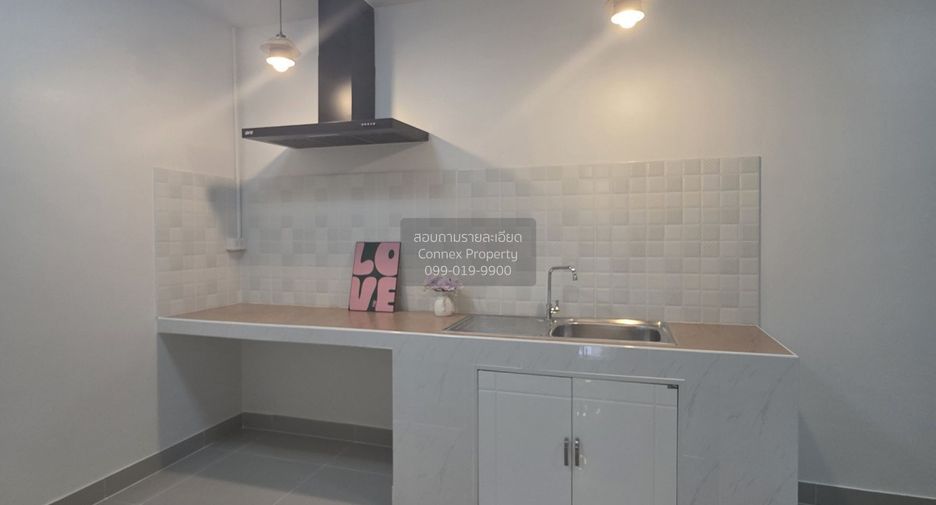 For sale 5 bedrooms townhouse in Thanyaburi, Pathum Thani