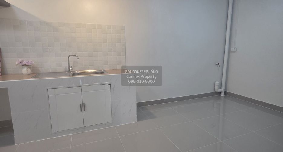 For sale 5 bedrooms townhouse in Thanyaburi, Pathum Thani