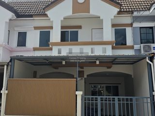 For sale 5 bedrooms townhouse in Thanyaburi, Pathum Thani
