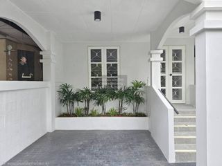 Casa adosada en venta de 4 habitaciones en Don Mueang, Bangkok
