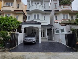 Casa adosada en venta de 4 habitaciones en Don Mueang, Bangkok