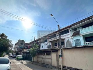 Casa adosada en venta de 3 habitaciones en Bang Khae, Bangkok