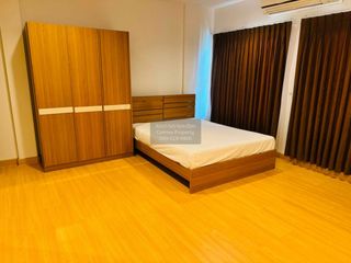 Casa adosada en venta de 3 habitaciones en Bang Khen, Bangkok
