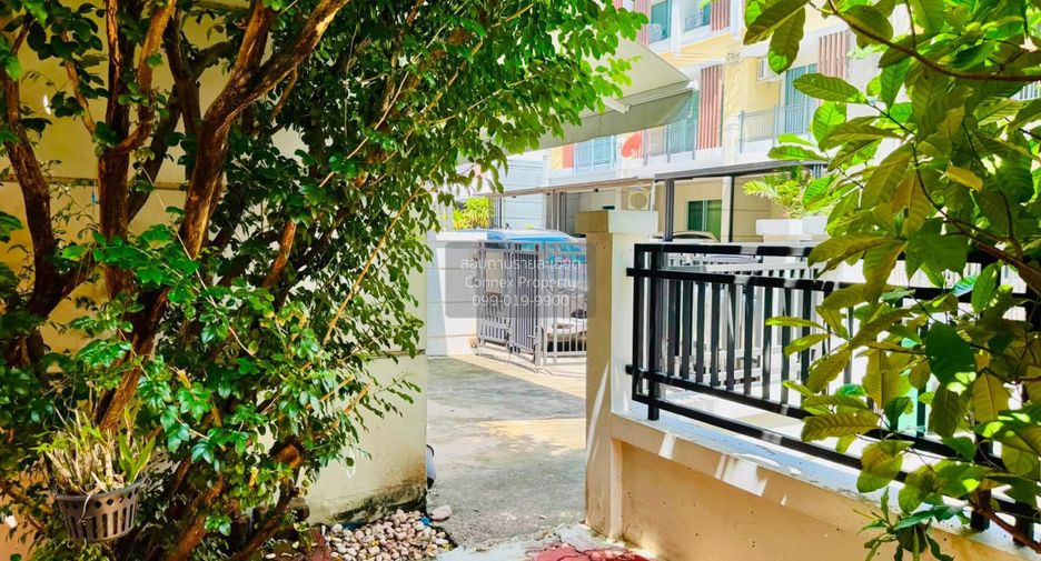 For sale 3 bedrooms townhouse in Bang Khen, Bangkok