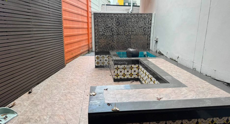 For sale 3 bedrooms townhouse in Bang Khen, Bangkok