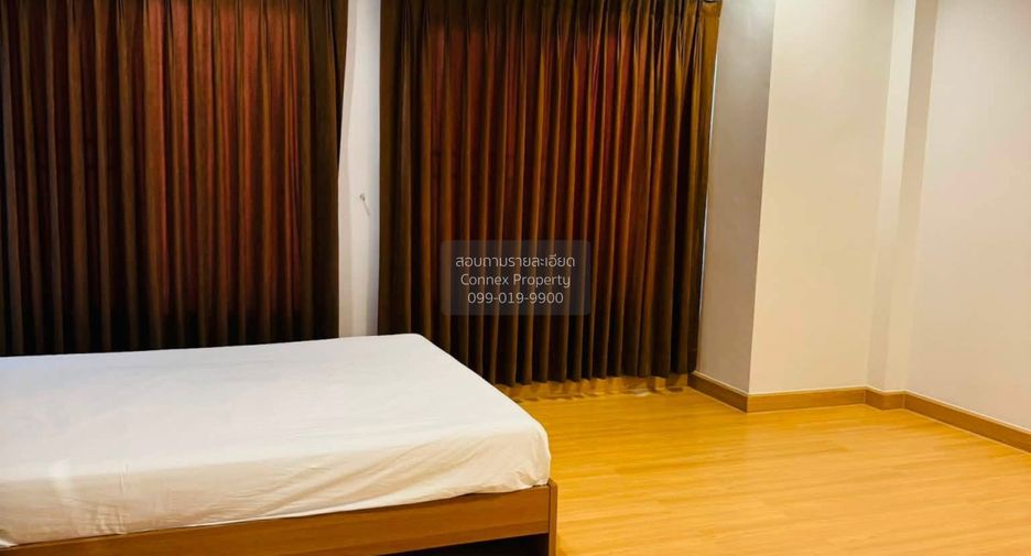 For sale 3 bedrooms townhouse in Bang Khen, Bangkok