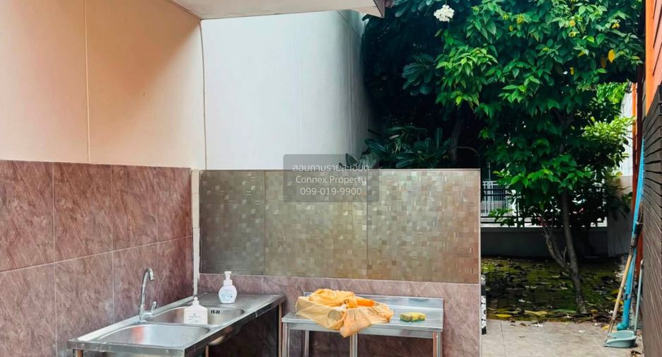 For sale 3 bedrooms townhouse in Bang Khen, Bangkok