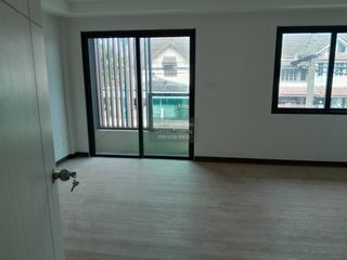 出售 4 卧室 商业空间 在 Pak Kret, Nonthaburi