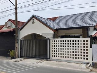 Casa adosada en venta de 2 habitaciones en Bang Khae, Bangkok