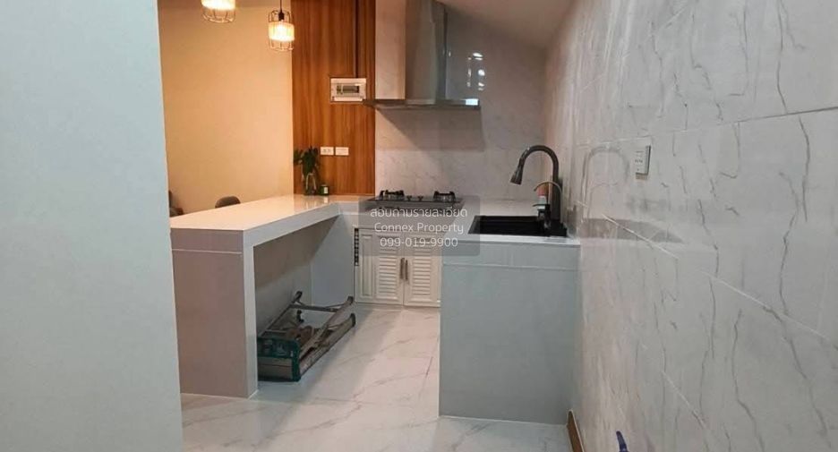 Casa adosada en venta de 2 habitaciones en Bang Khae, Bangkok