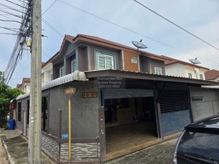 For sale 3 bedrooms townhouse in Phra Samut Chedi, Samut Prakan