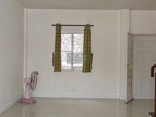 Casa adosada en venta de 3 habitaciones en Pak Kret, Nonthaburi