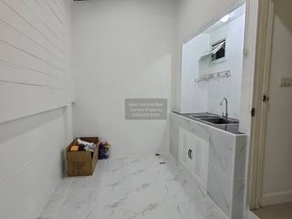 Casa adosada en venta de 3 habitaciones en Pak Kret, Nonthaburi