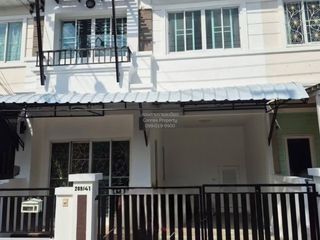 Casa adosada en venta de 3 habitaciones en Pak Kret, Nonthaburi