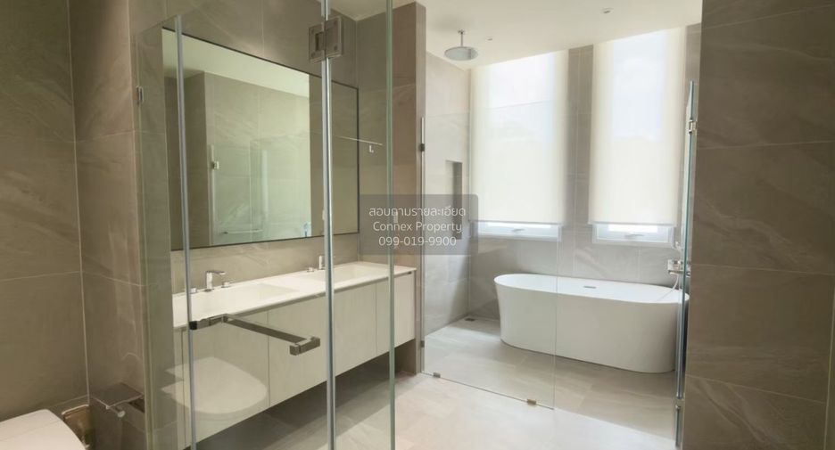 For sale 4 bedrooms house in Wang Thonglang, Bangkok