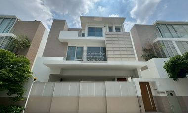 For sale 4 bedrooms house in Wang Thonglang, Bangkok
